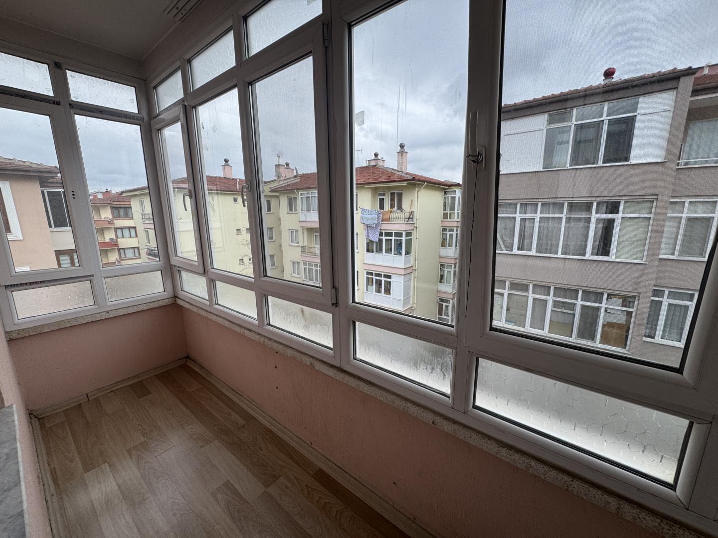 Plaza'dan Şehrin Örnek Mahallesi Örnekevlerde 3+1 Fırsat Daire - Resim 18