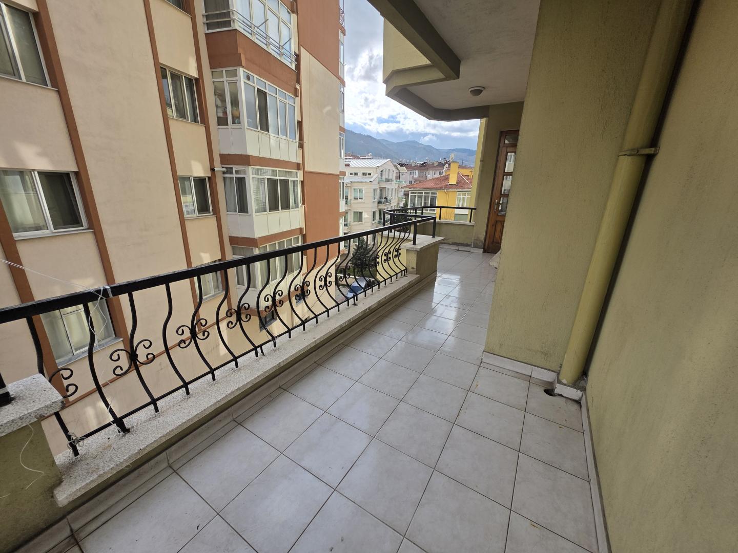 Plaza'dan Yeşilyol'da AraKat Otoparklı Asansörlü Daire Ofis - Resim 15