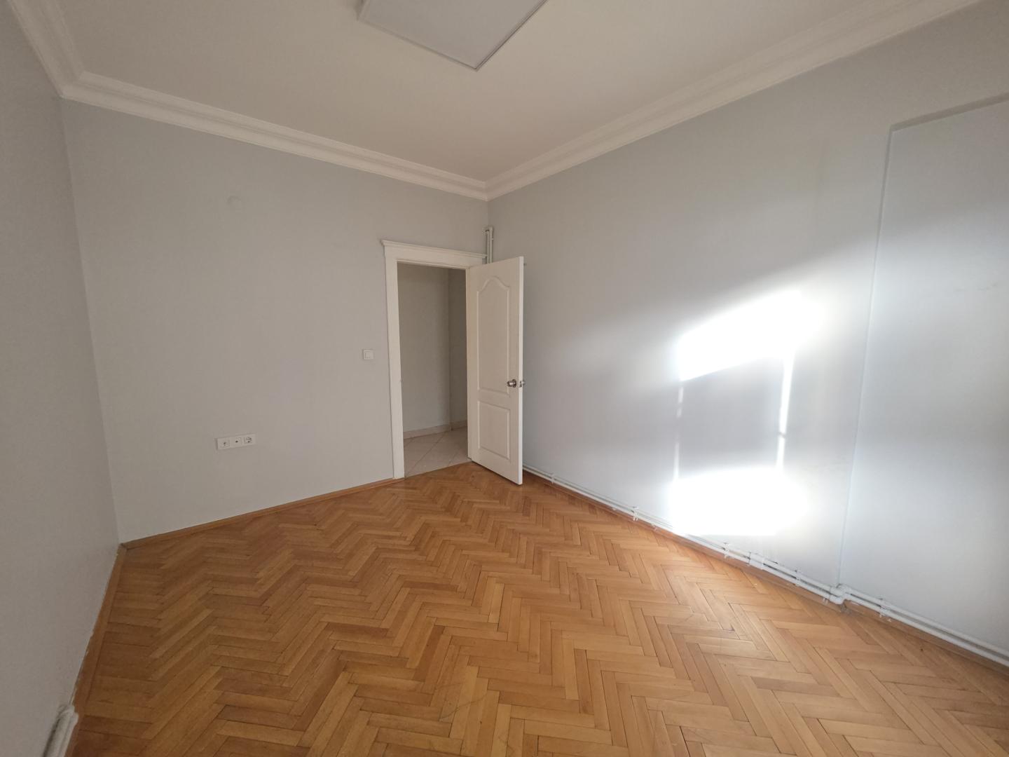 Plaza'dan Yeşilyol'da AraKat Otoparklı Asansörlü Daire Ofis - Resim 28