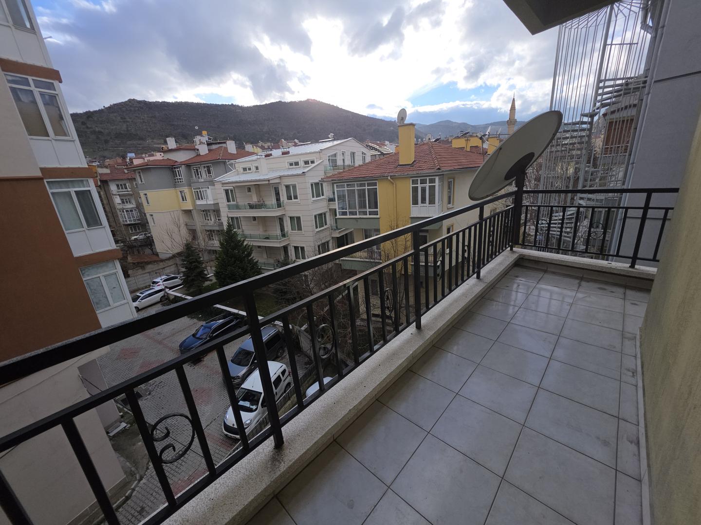 Plaza'dan Yeşilyol'da AraKat Otoparklı Asansörlü Daire Ofis - Resim 32