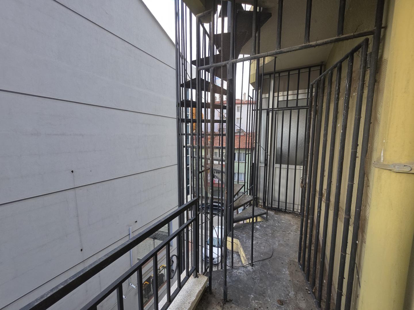 Plaza'dan Yeşilyol'da AraKat Otoparklı Asansörlü Daire Ofis - Resim 33