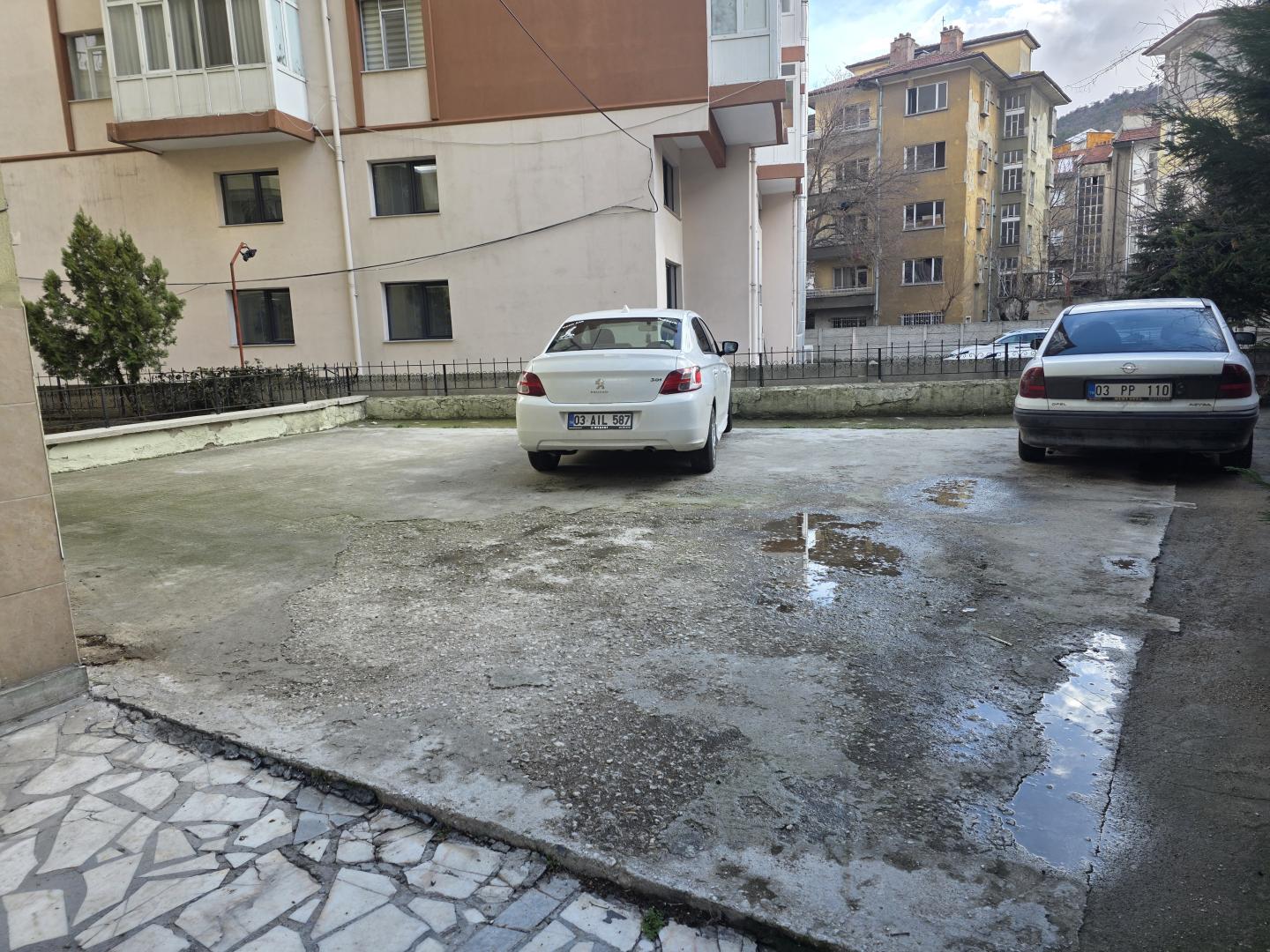 Plaza'dan Yeşilyol'da AraKat Otoparklı Asansörlü Daire Ofis - Resim 37