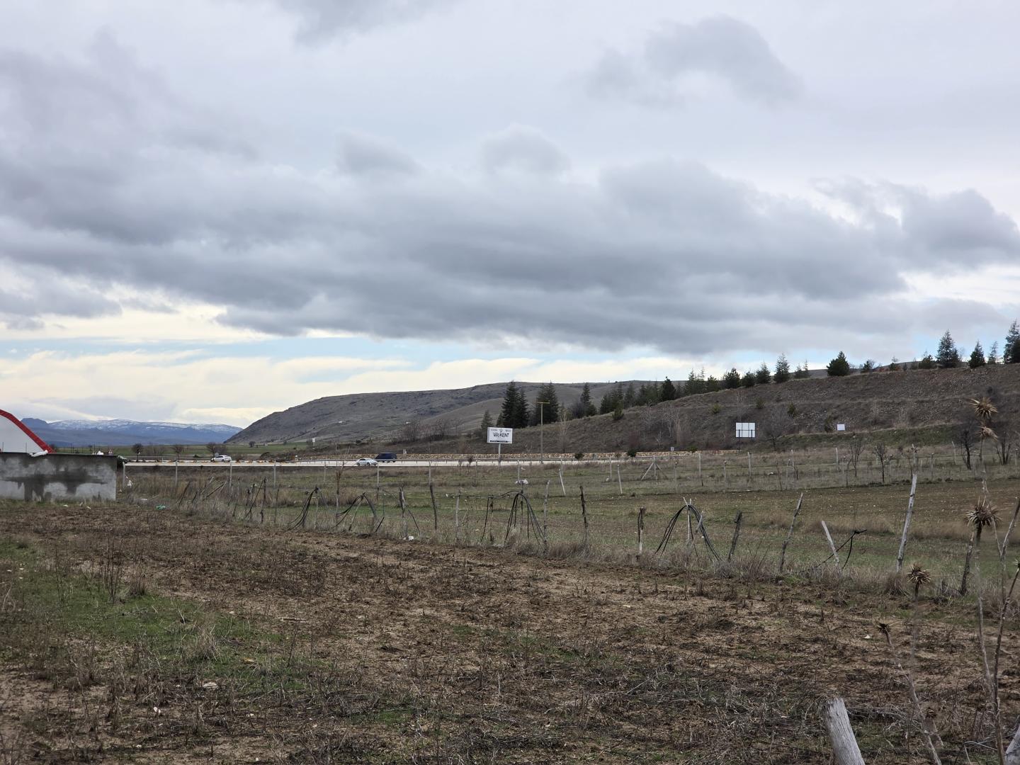 Plaza'dan Yarımcada Acil Satılık Yolu Suyu Olan Satılık Tarla - Resim 8