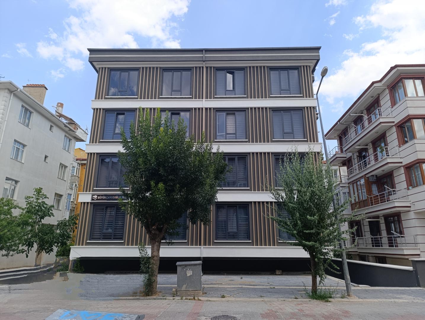 PLAZA'DAN CUMHURİYET MAH.'DE 1+1 EŞYALI ARAKAT LÜKS KİRALIK DAİRE