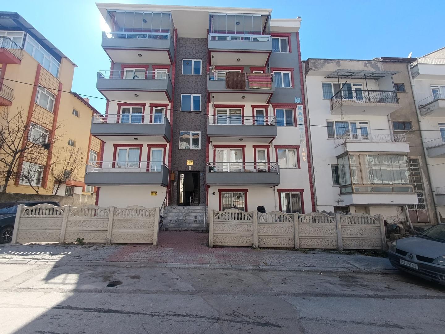PLAZA'DAN ZAFER MAH.'DE 2+1 ARAKAT ASANSÖRLÜ SATILIK DAİRE