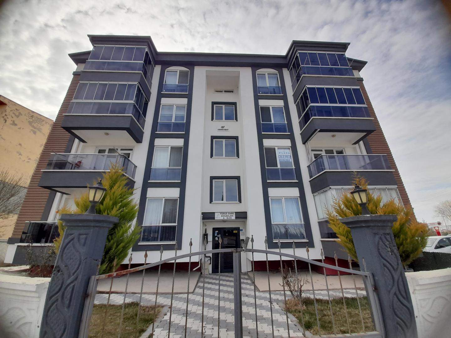 PLAZA  EMLAK HOCA AHMET YESEVİ MAH. LÜX ARA KAT SİTE İÇİ KİRALIK 3+1 DAİRE