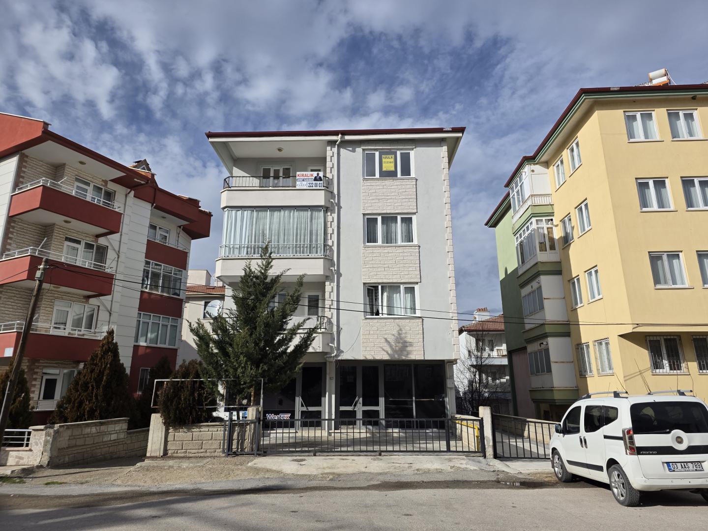 Plaza'dan Nazmi Saatçi'de Geniş Kiralık 3+1 Fırsat Daire
