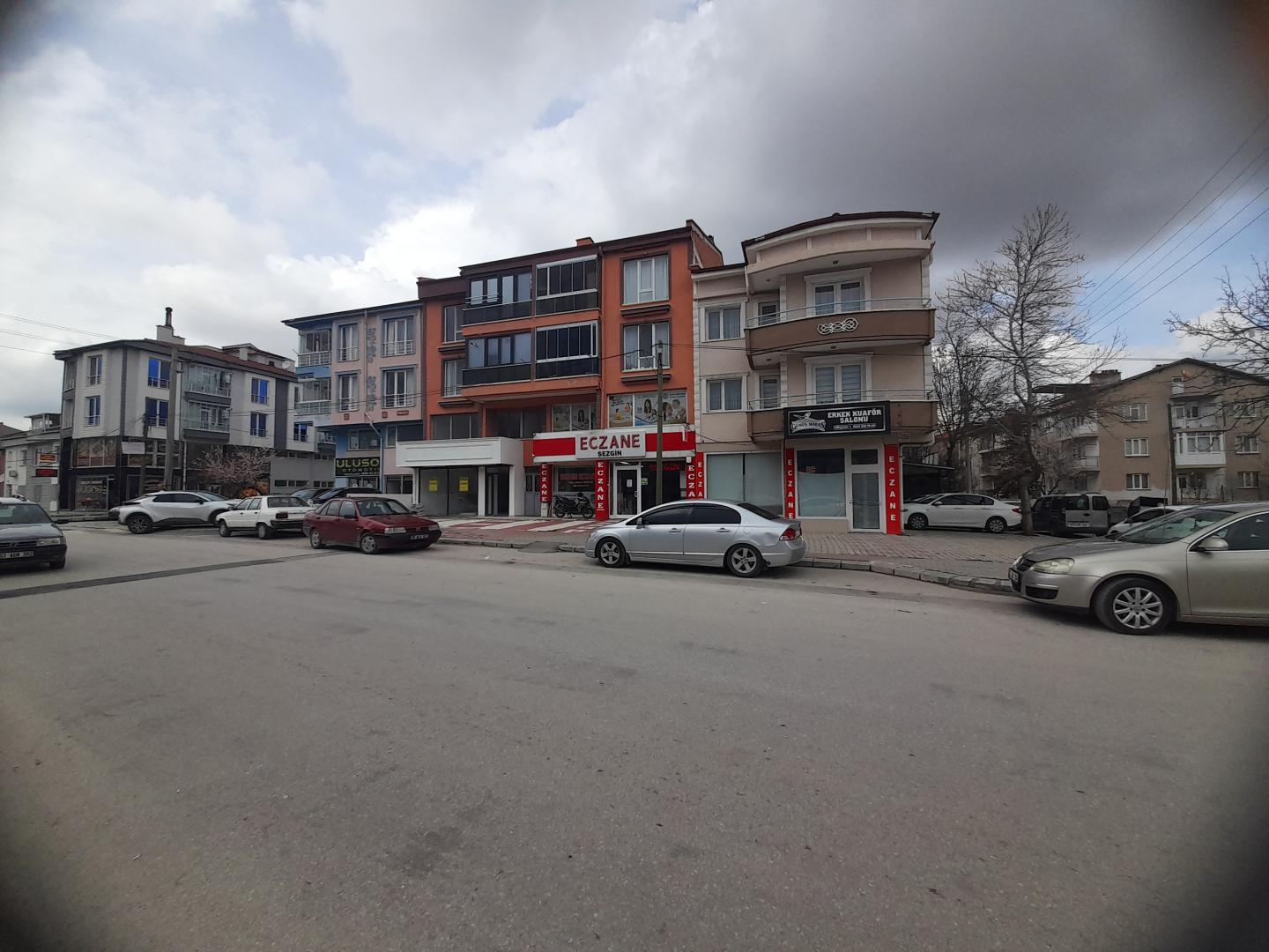 PLAZA EMLAK SAHİPATA ASM KARŞISI ECZANEYE UYGUN  İÇİ YAPILI KİRALIK DÜKKAN - Resim 2