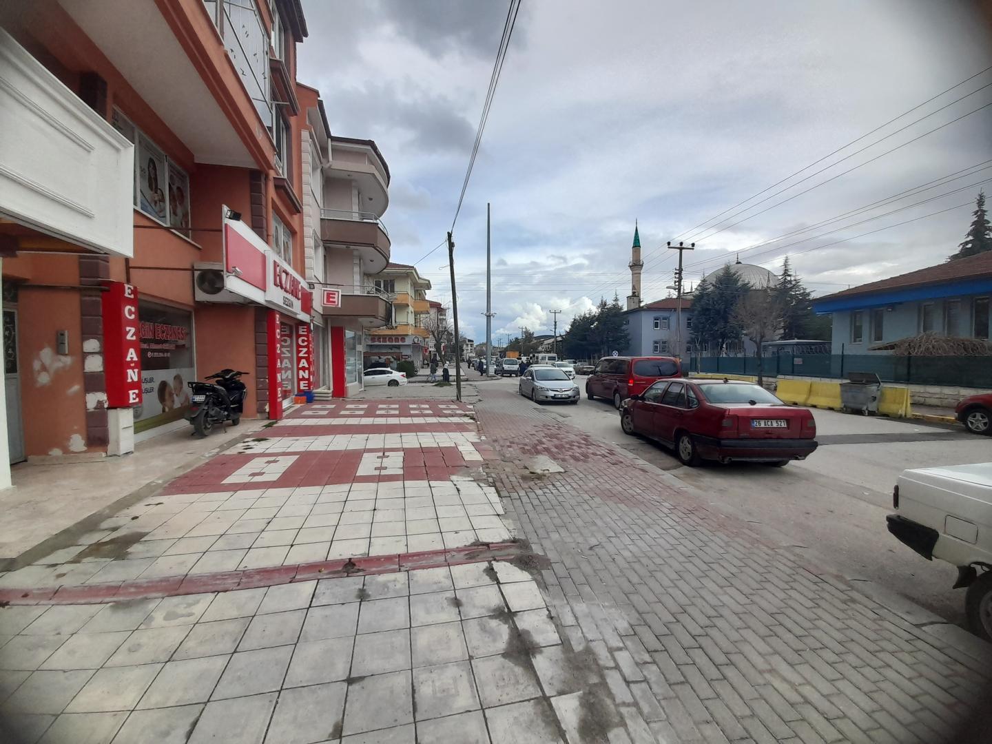 PLAZA EMLAK SAHİPATA ASM KARŞISI ECZANEYE UYGUN  İÇİ YAPILI KİRALIK DÜKKAN - Resim 3