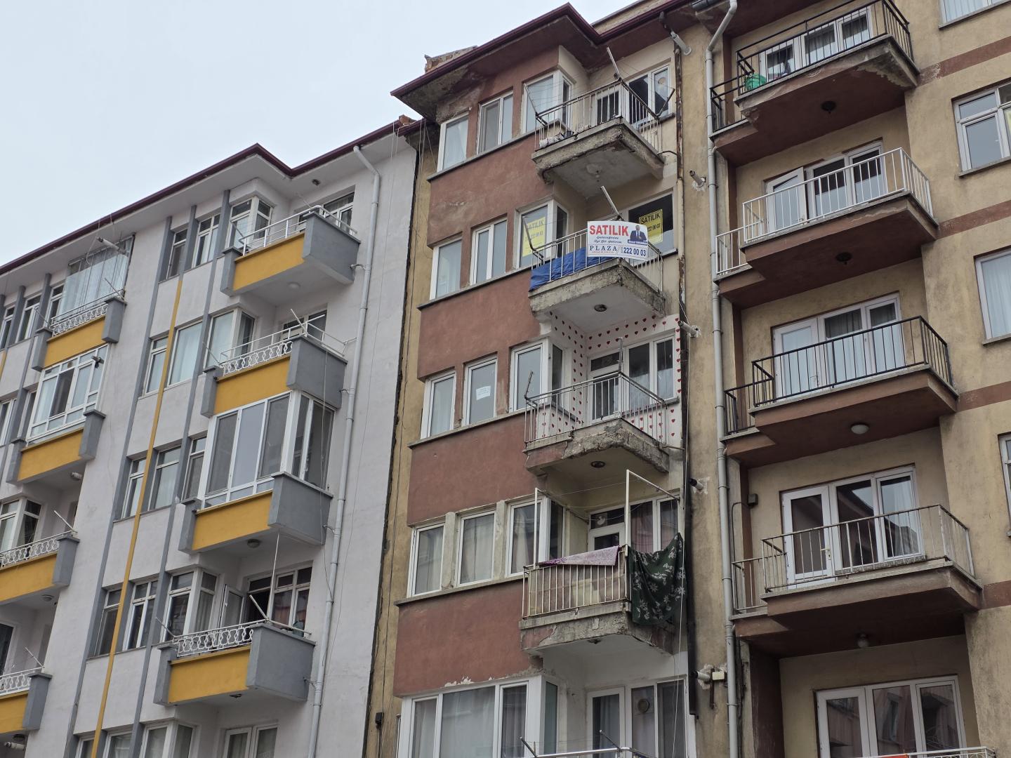 Plaza'dan Ambaryolunda Cadde Cepheli AraKat Fırsat Daire