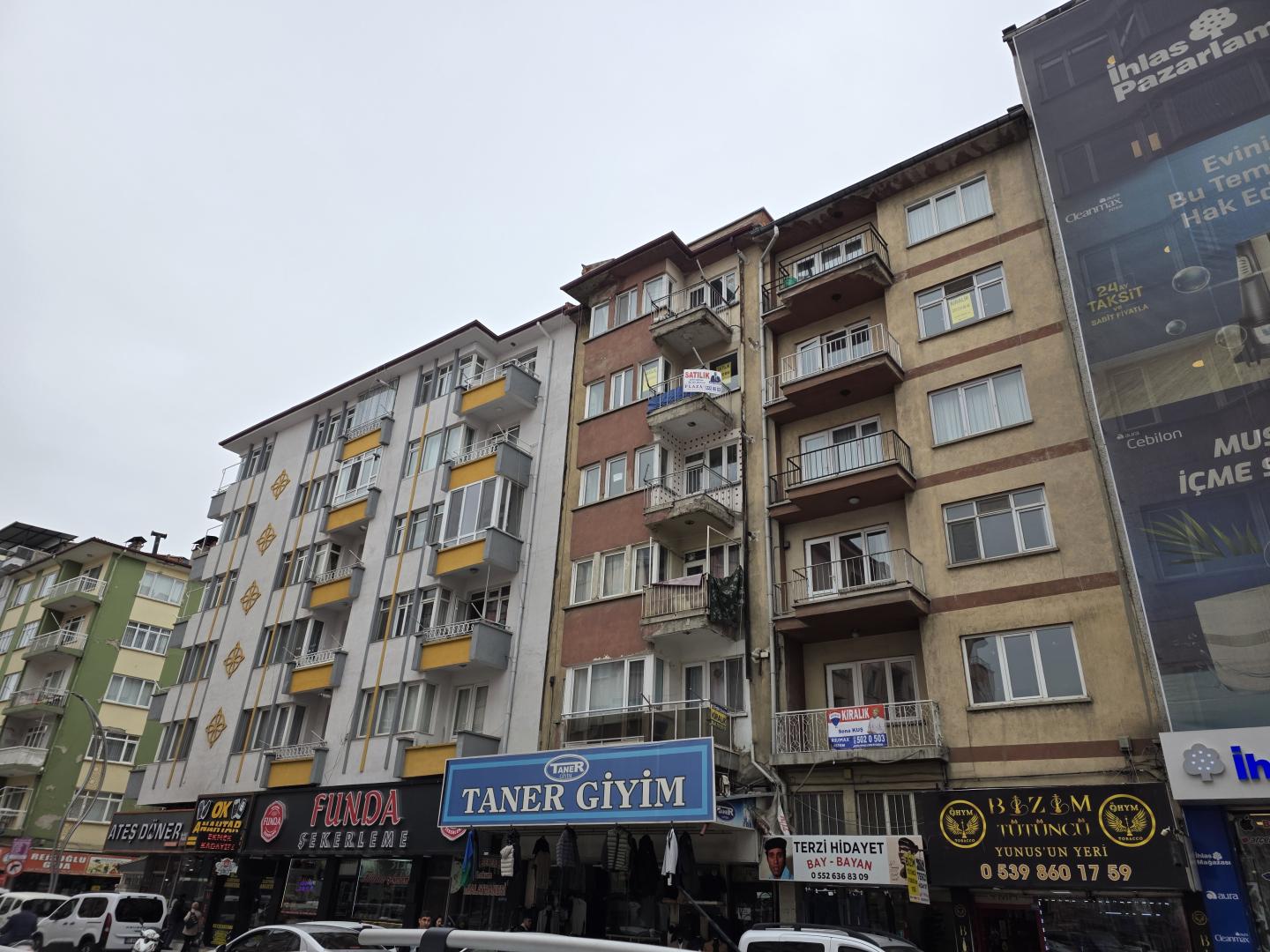 Plaza'dan Ambaryolunda Cadde Cepheli AraKat Fırsat Daire - Resim 2
