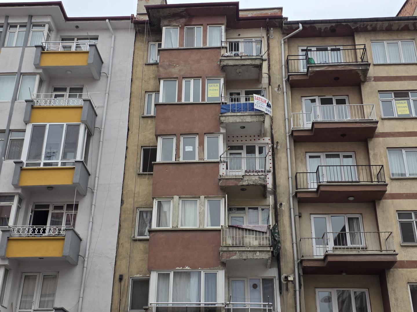 Plaza'dan Ambaryolunda Cadde Cepheli AraKat Fırsat Daire - Resim 3