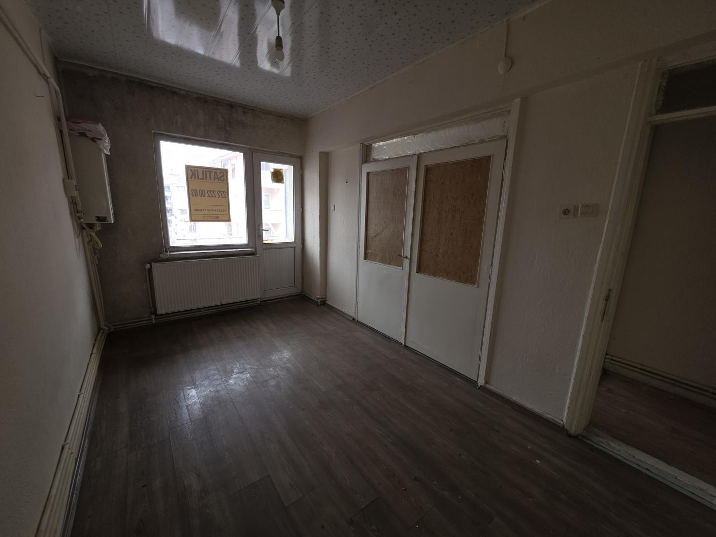 Plaza'dan Ambaryolunda Cadde Cepheli AraKat Fırsat Daire - Resim 15