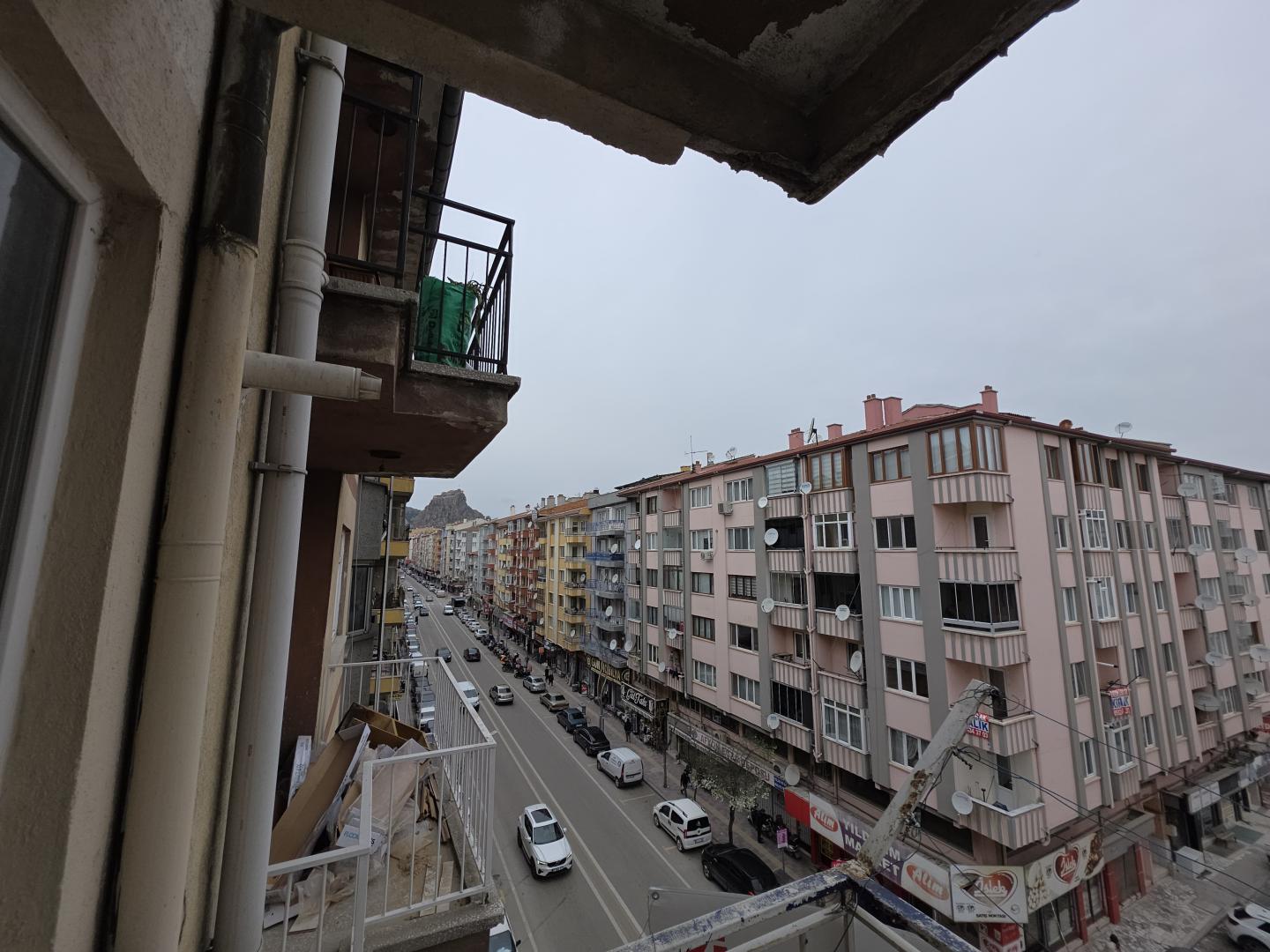 Plaza'dan Ambaryolunda Cadde Cepheli AraKat Fırsat Daire - Resim 16