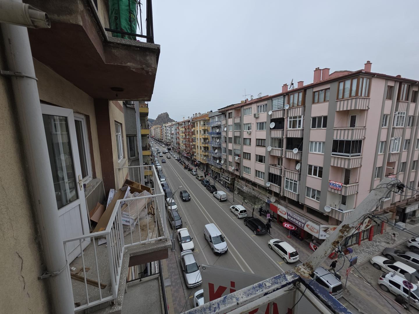 Plaza'dan Ambaryolunda Cadde Cepheli AraKat Fırsat Daire - Resim 17