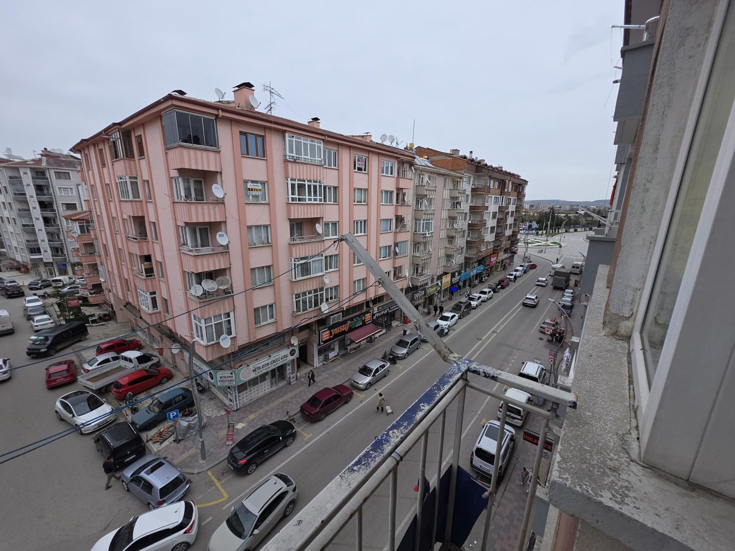 Plaza'dan Ambaryolunda Cadde Cepheli AraKat Fırsat Daire - Resim 19