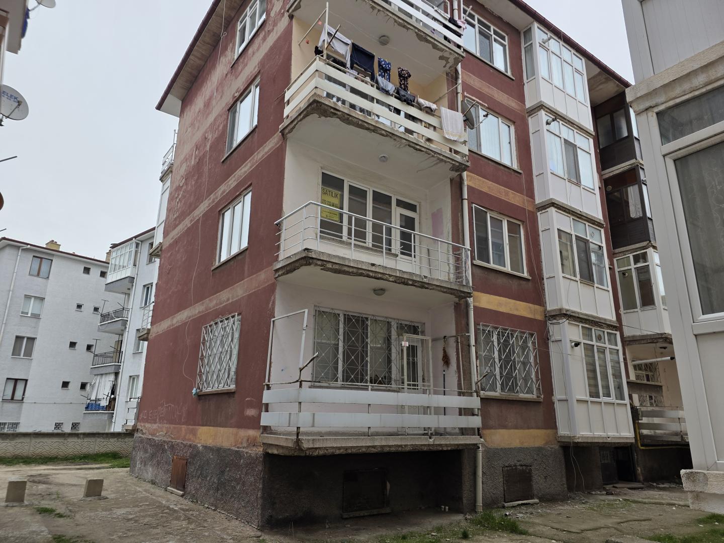  Plaza'dan Cumhuriyet'te Full Tadilatlı AraKat Fırsat Daire - Resim 2