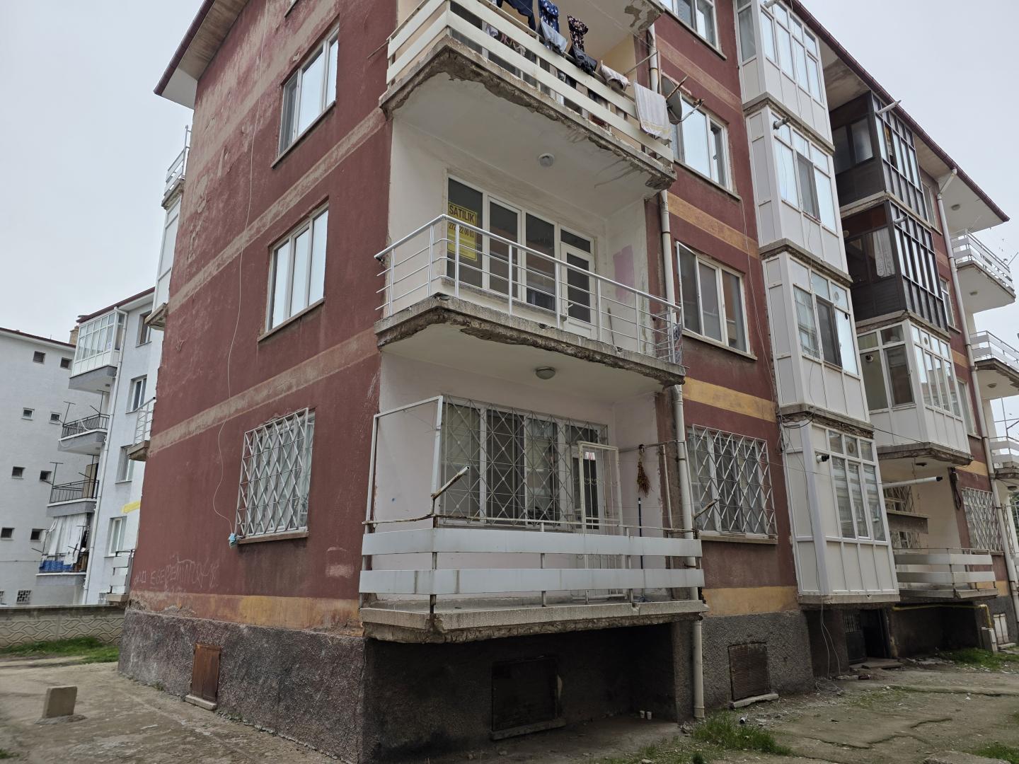  Plaza'dan Cumhuriyet'te Full Tadilatlı AraKat Fırsat Daire - Resim 3