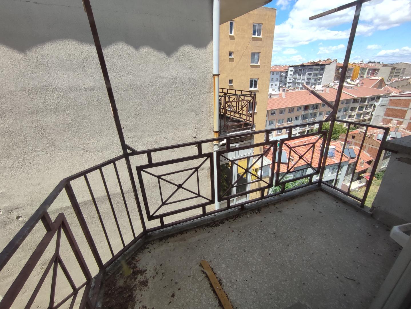 Plaza Emlak'tan Dervişpaşa'da Afjetli Asansörlü Kiralık Daire - Resim 23