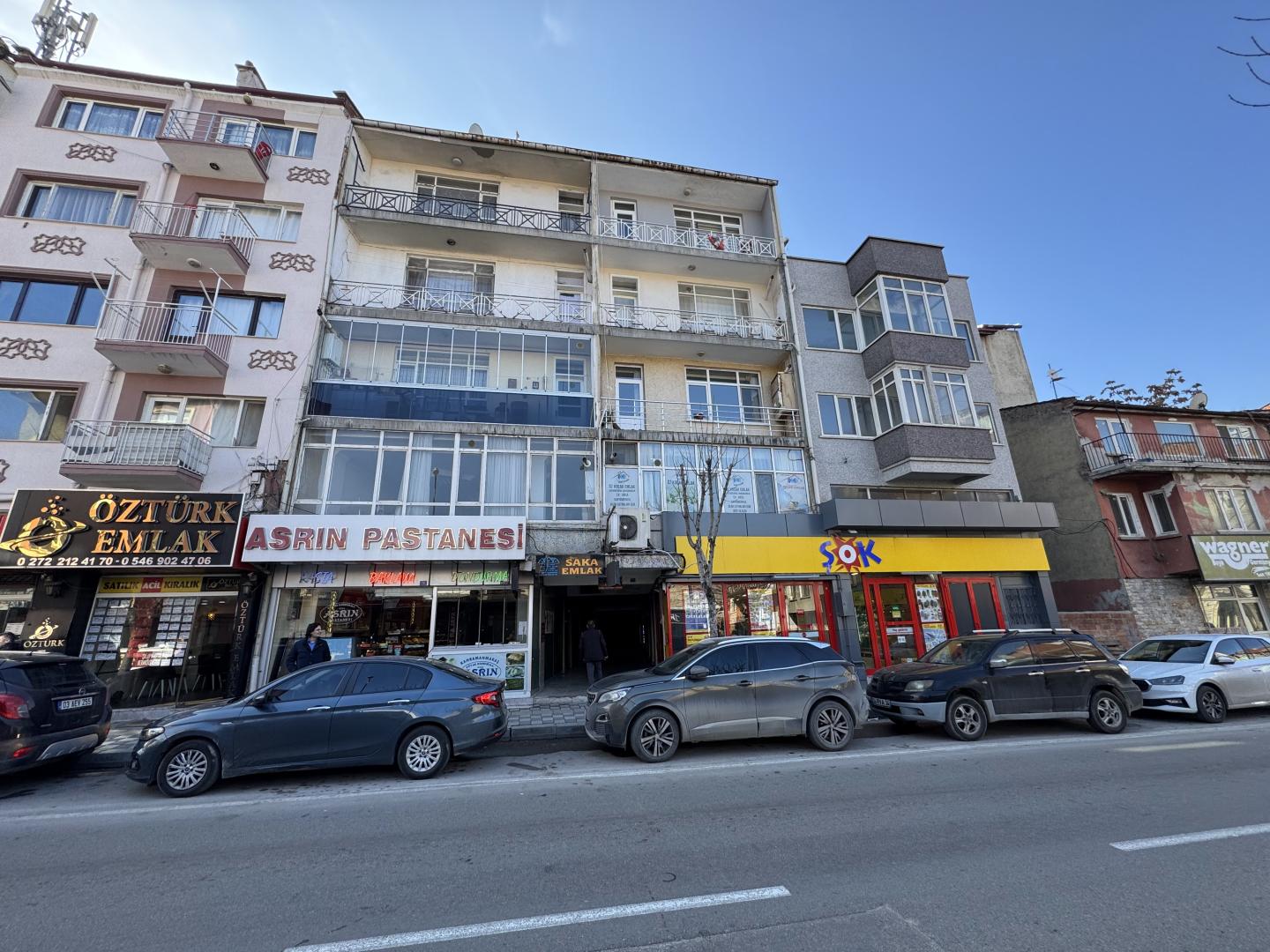 Plaza Emlak'tan Çarşı Merkezde Eşyalı Kiralık Geniş Daire