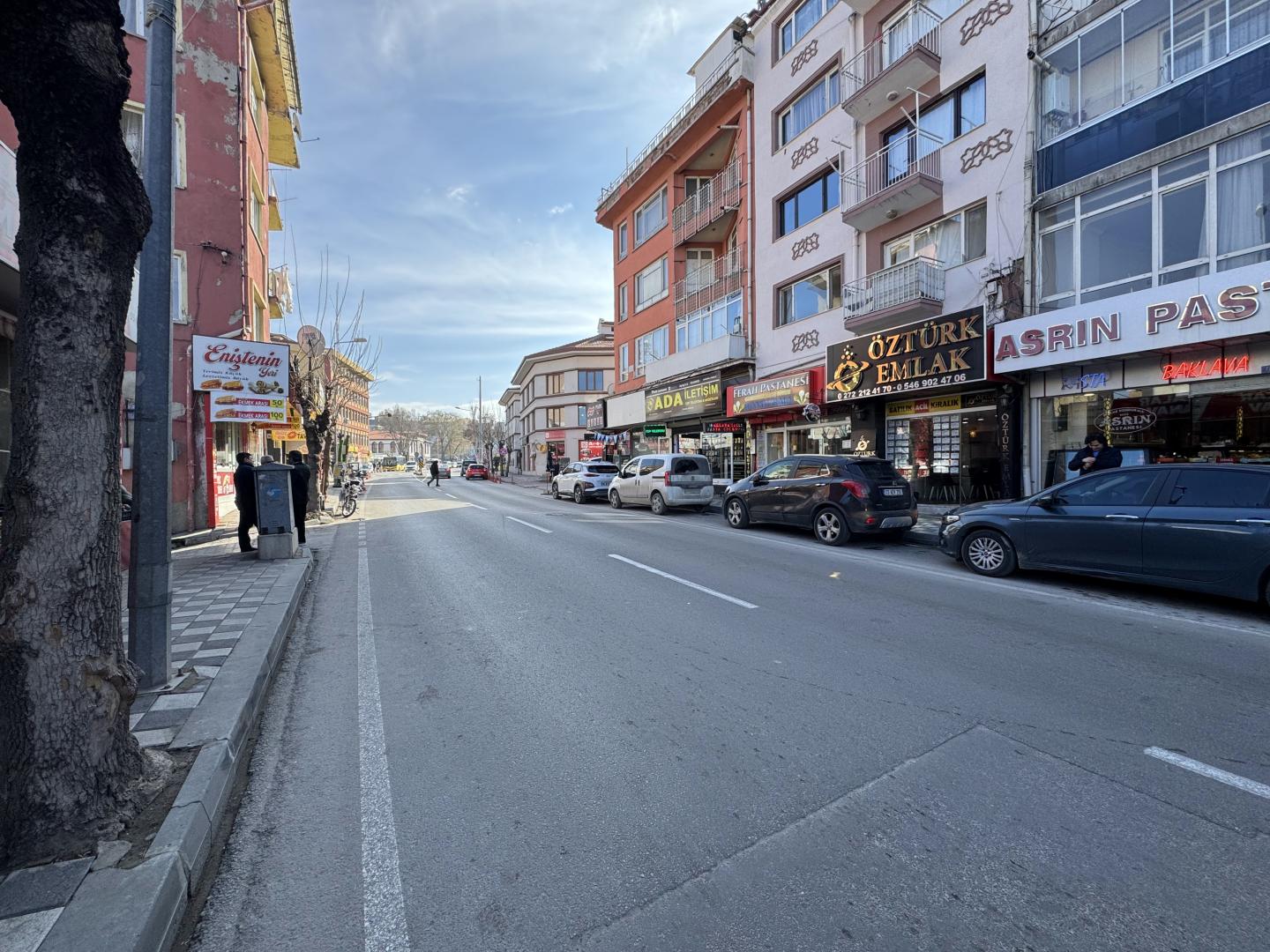 Plaza Emlak'tan Çarşı Merkezde Eşyalı Kiralık Geniş Daire - Resim 28