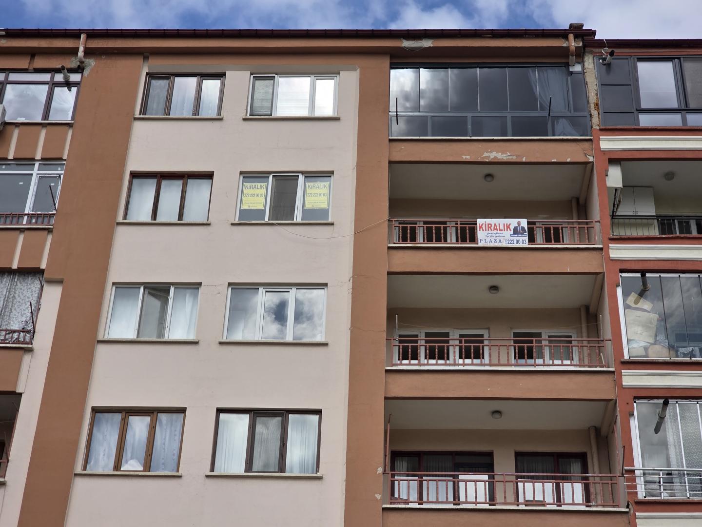 Plaza Emlak'tan Cezaevi Karşısı AraKat Güney Cephe Kiralık - Resim 2