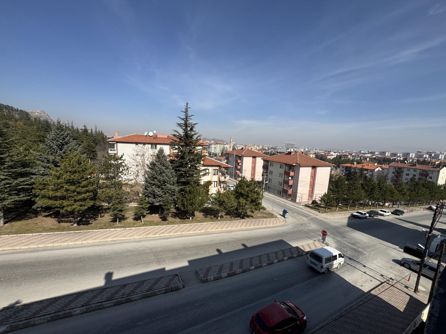 Plaza Emlak'tan Zafer Mahallesi Hıdırlık Yokuşunda Fırsat Satılık Daire - Resim 11