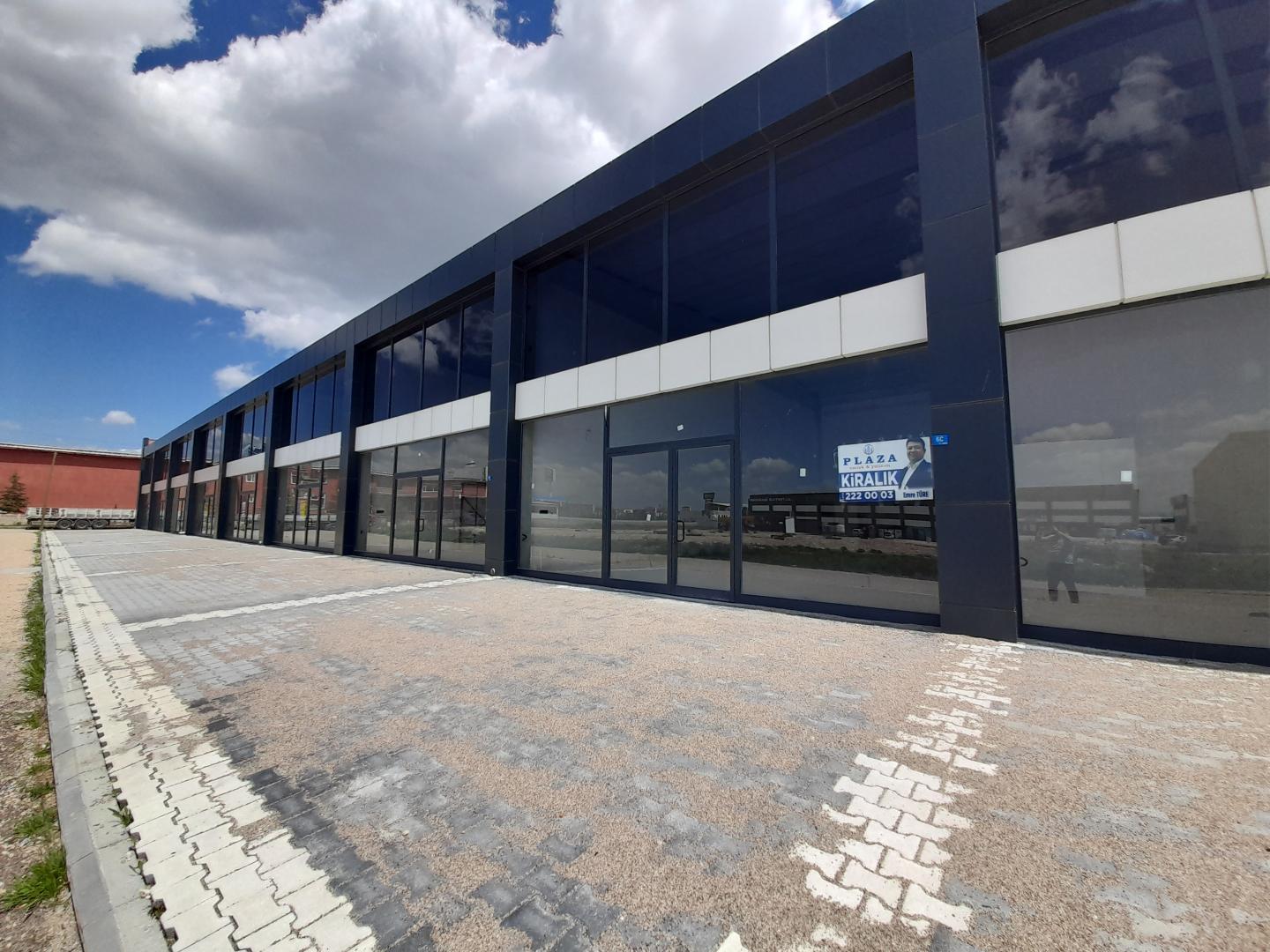 PLAZA EMLAK YENİCE MAHALLESİ ÇEVRE YOLU ARKA CADDESİ KİRALIK GENİŞ YÜKSEK TAVAN İŞ YERİ - Resim 2