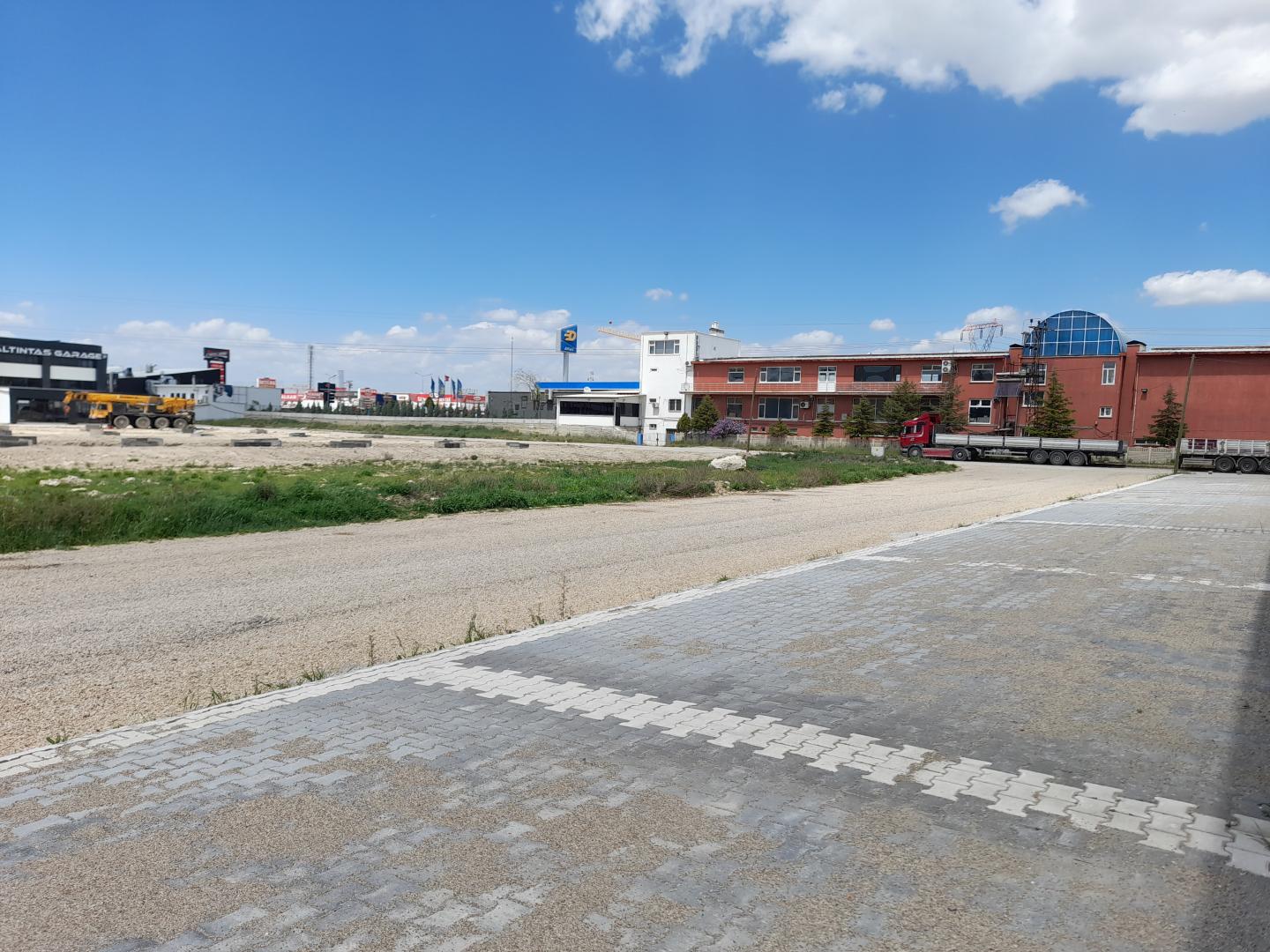PLAZA EMLAK YENİCE MAHALLESİ ÇEVRE YOLU ARKA CADDESİ KİRALIK GENİŞ YÜKSEK TAVAN İŞ YERİ - Resim 7