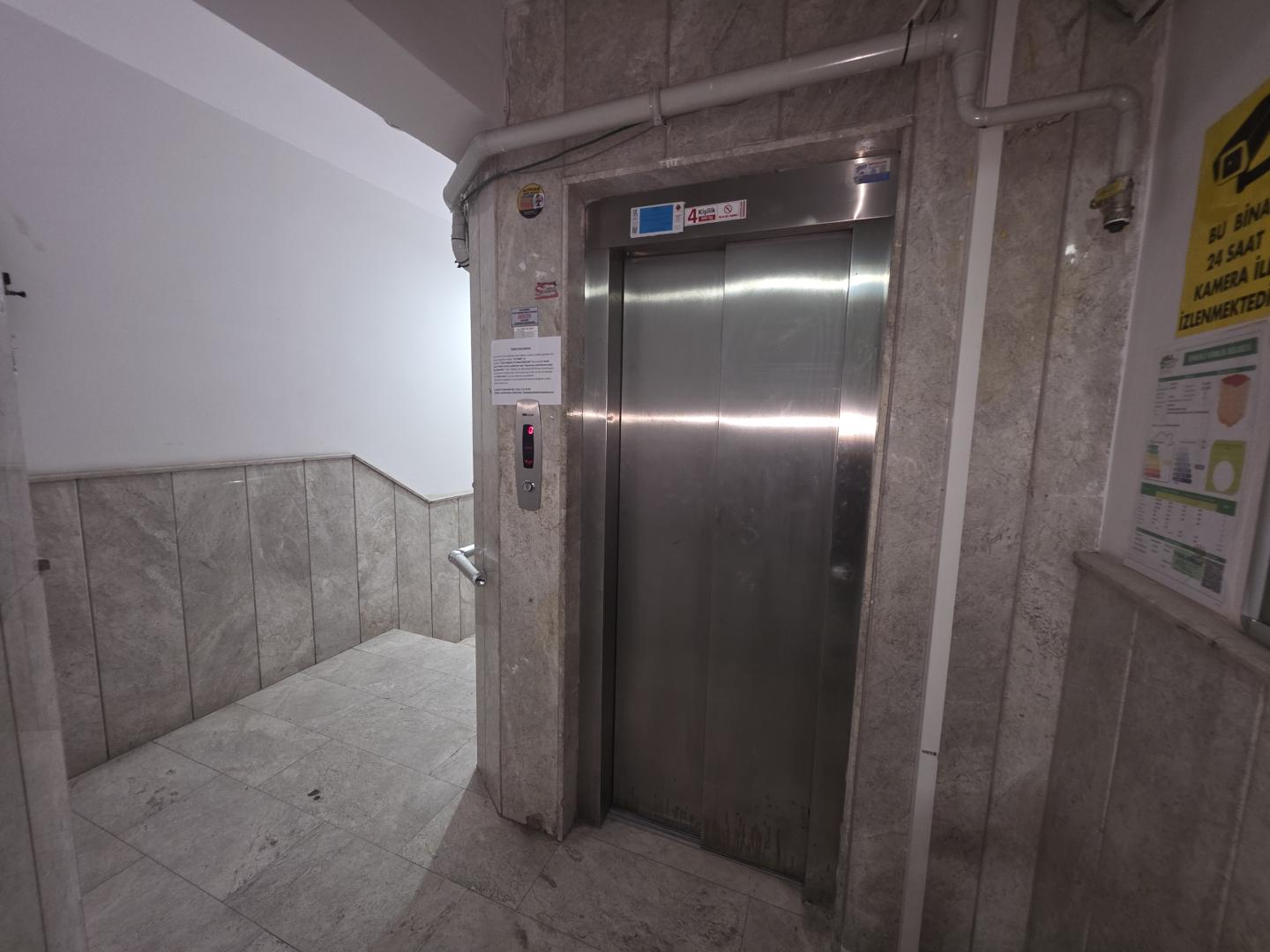 Plaza'dan Kapalı Otoparklı Konforlu Lüks Kiralık 3+1 Daire - Resim 4