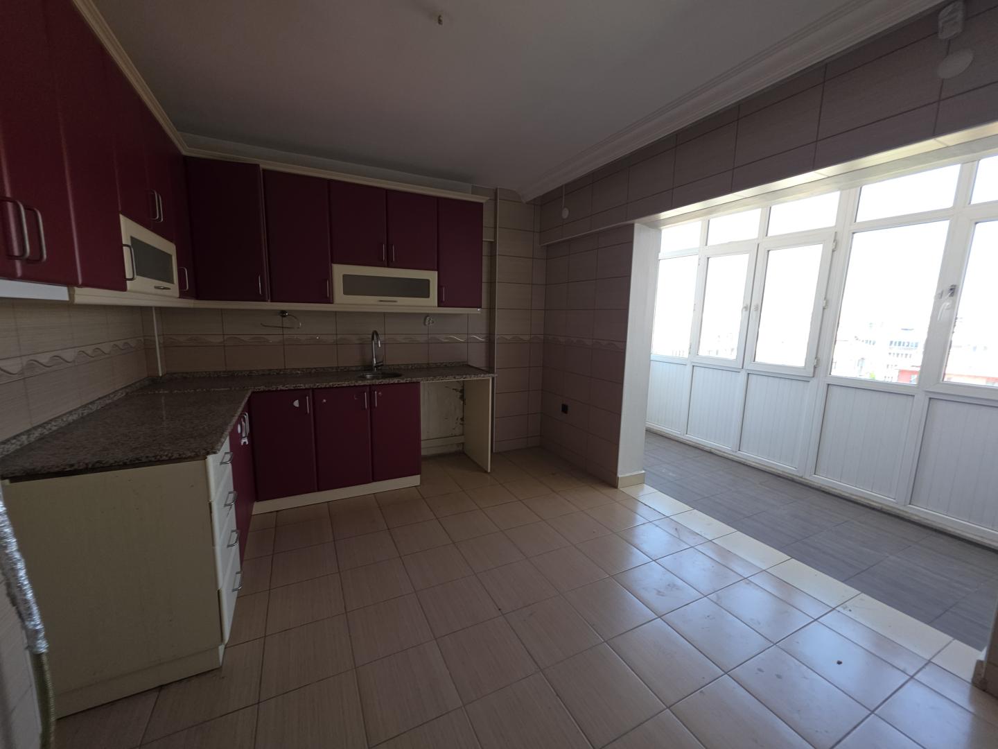 Plaza'dan Kapalı Otoparklı Konforlu Lüks Kiralık 3+1 Daire - Resim 11