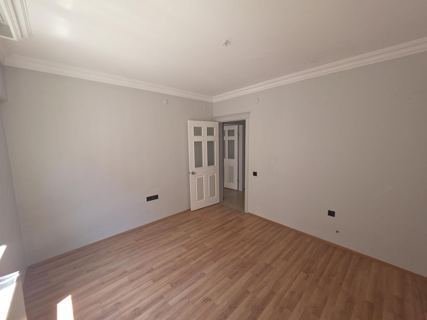 Plaza'dan Kapalı Otoparklı Konforlu Lüks Kiralık 3+1 Daire - Resim 25
