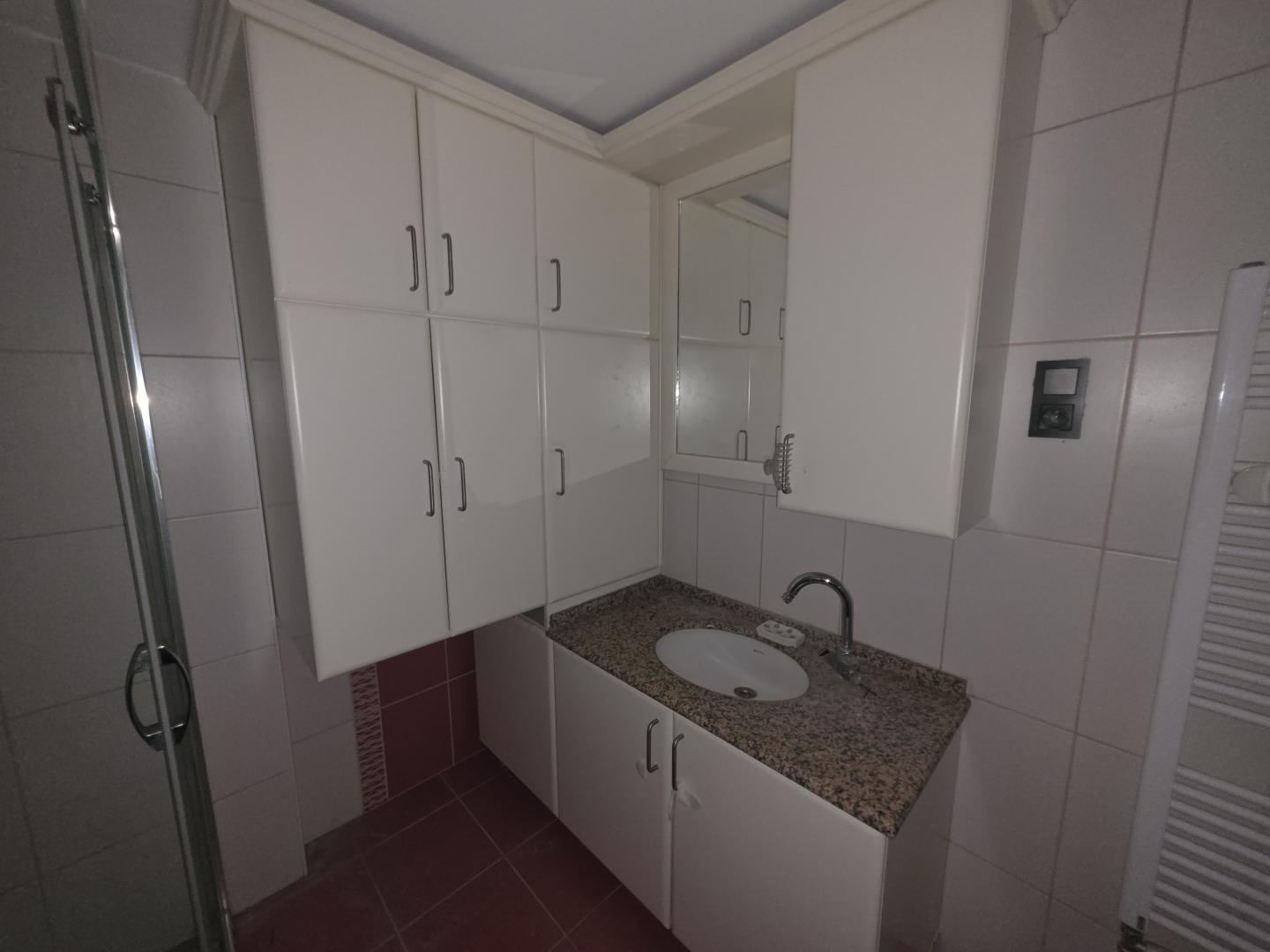 Plaza'dan Kapalı Otoparklı Konforlu Lüks Kiralık 3+1 Daire - Resim 27