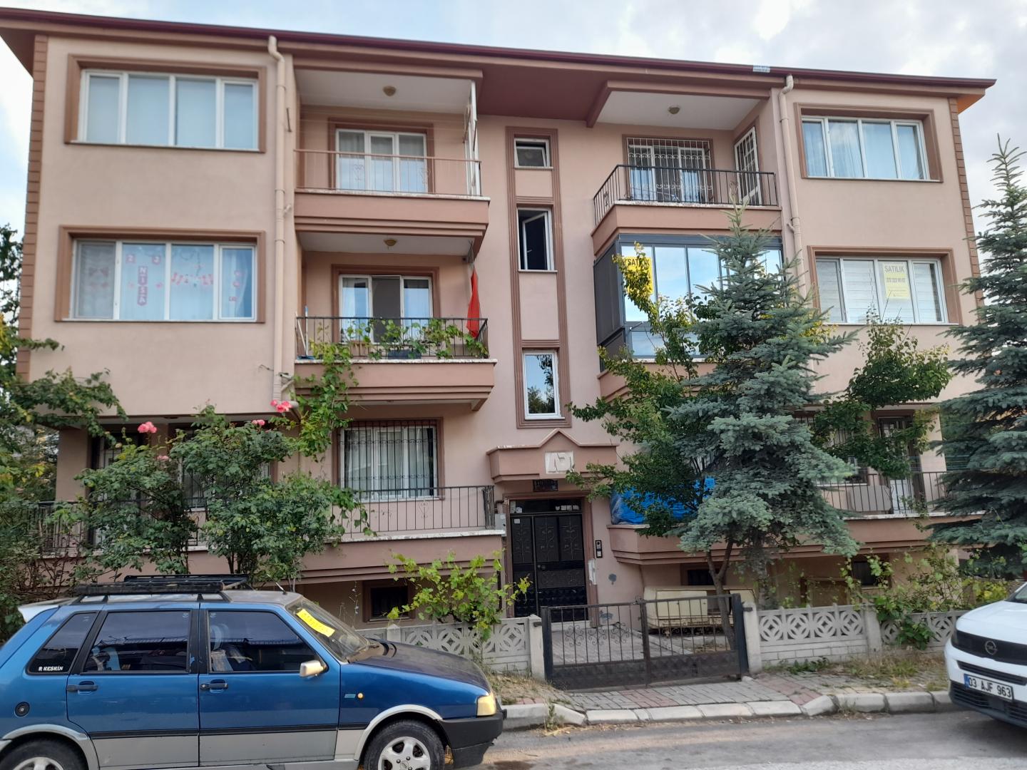 PLAZA EMLAK FATİH MH. BAKIMLI ARAKAT 3+1  SATILIK DAİRE