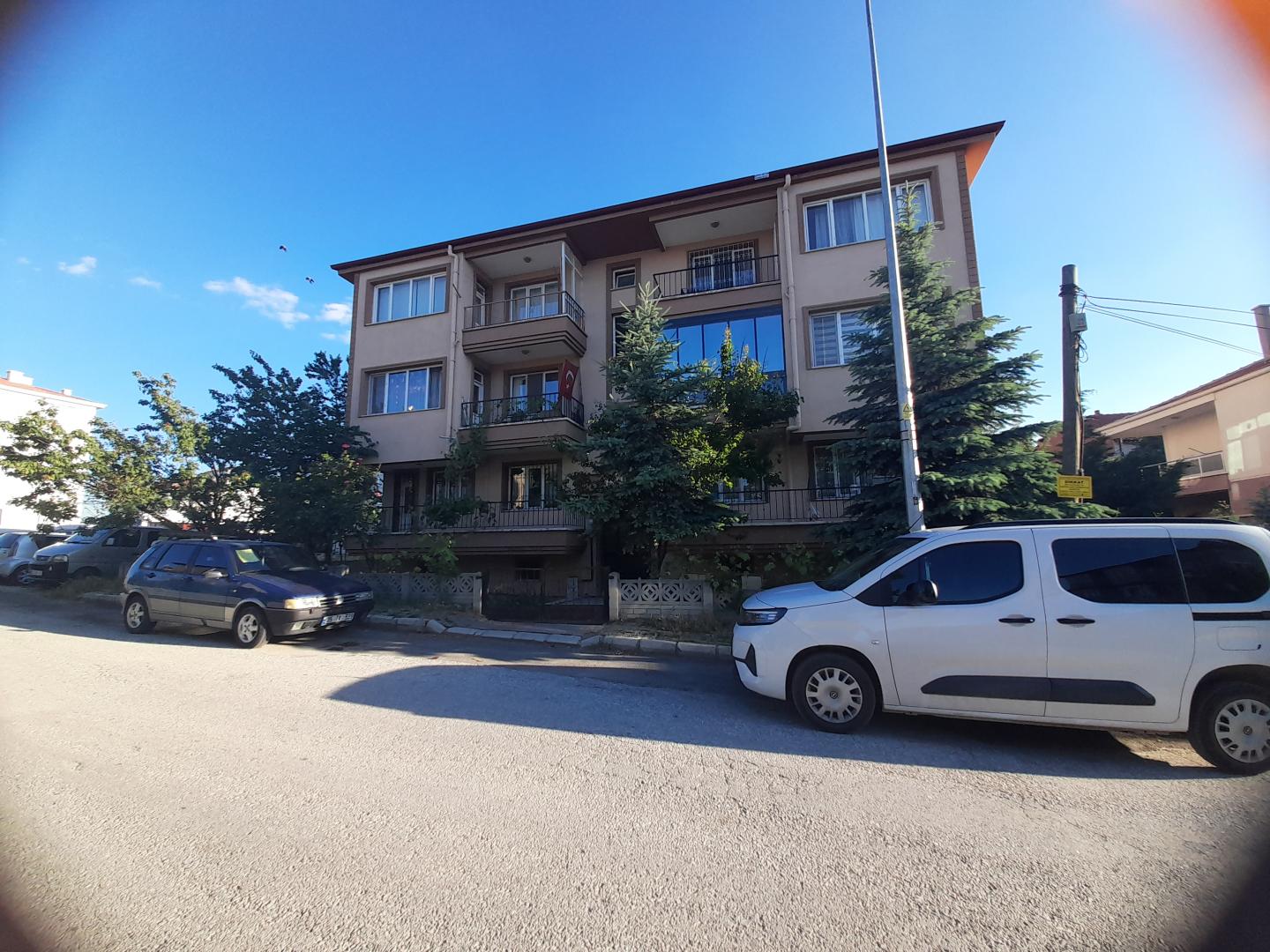 PLAZA EMLAK FATİH MH. BAKIMLI ARAKAT 3+1  SATILIK DAİRE - Resim 2