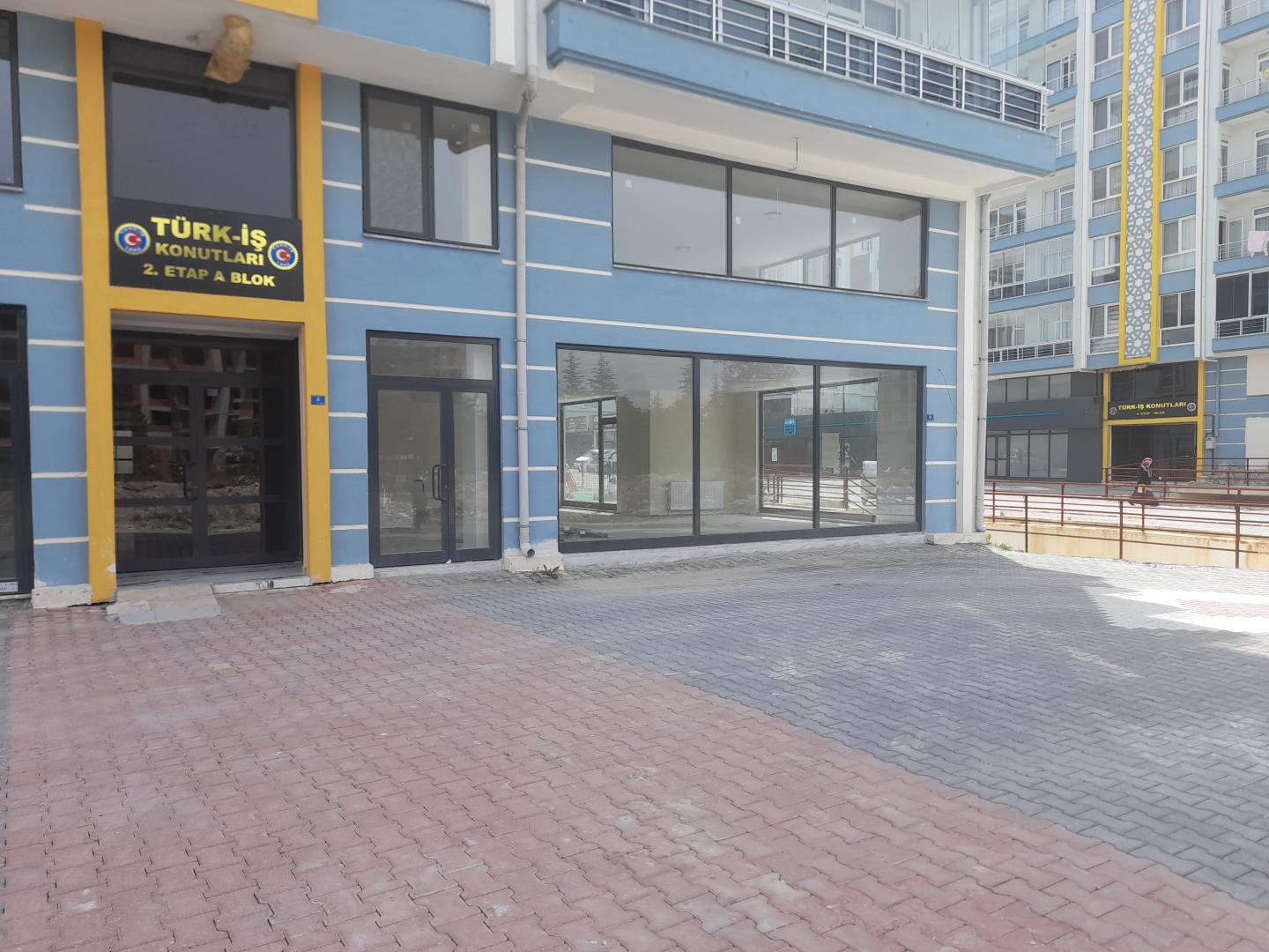 PLAZA EMLAK TÜRK İŞ KONUTLARI 2. ETAP İKİ KATLI KİRALIK KÖŞE DÜKKAN