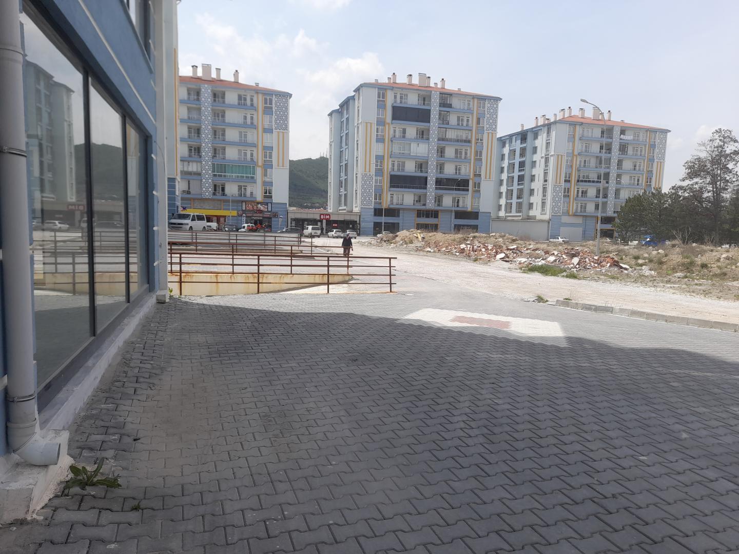 PLAZA EMLAK TÜRK İŞ KONUTLARI 2. ETAP İKİ KATLI KİRALIK KÖŞE DÜKKAN - Resim 2