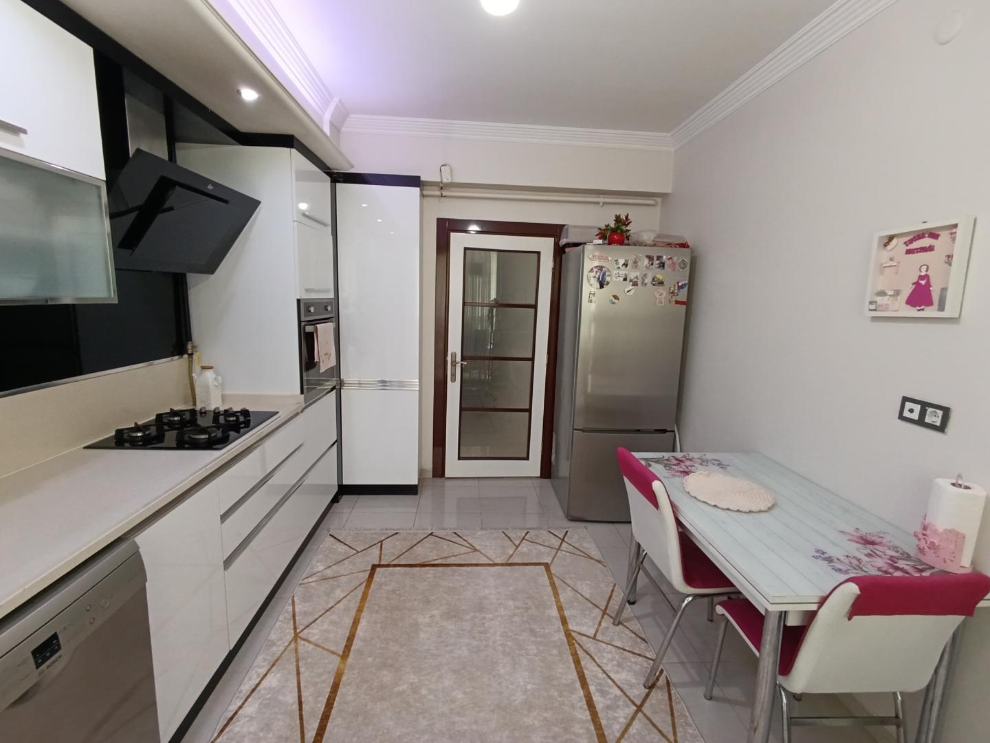 Plaza'dan Kiralık Ankastreli,Güney Cephe,Otoparklı,Kilerli 3+1 - Resim 19