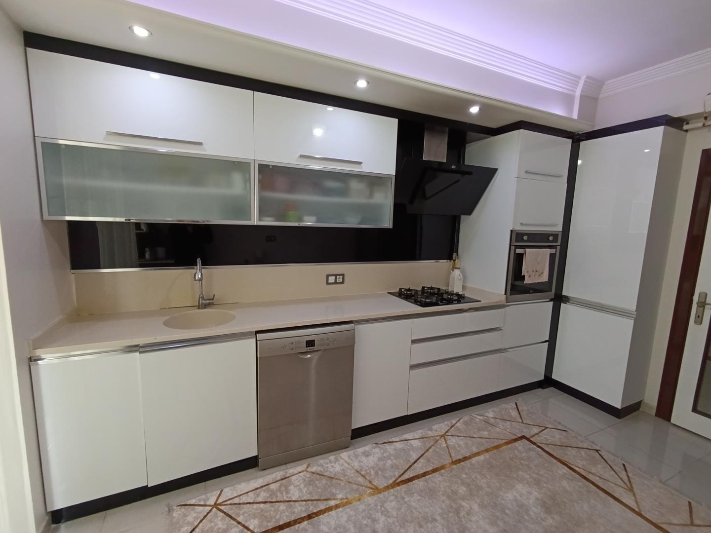 Plaza'dan Kiralık Ankastreli,Güney Cephe,Otoparklı,Kilerli 3+1 - Resim 20