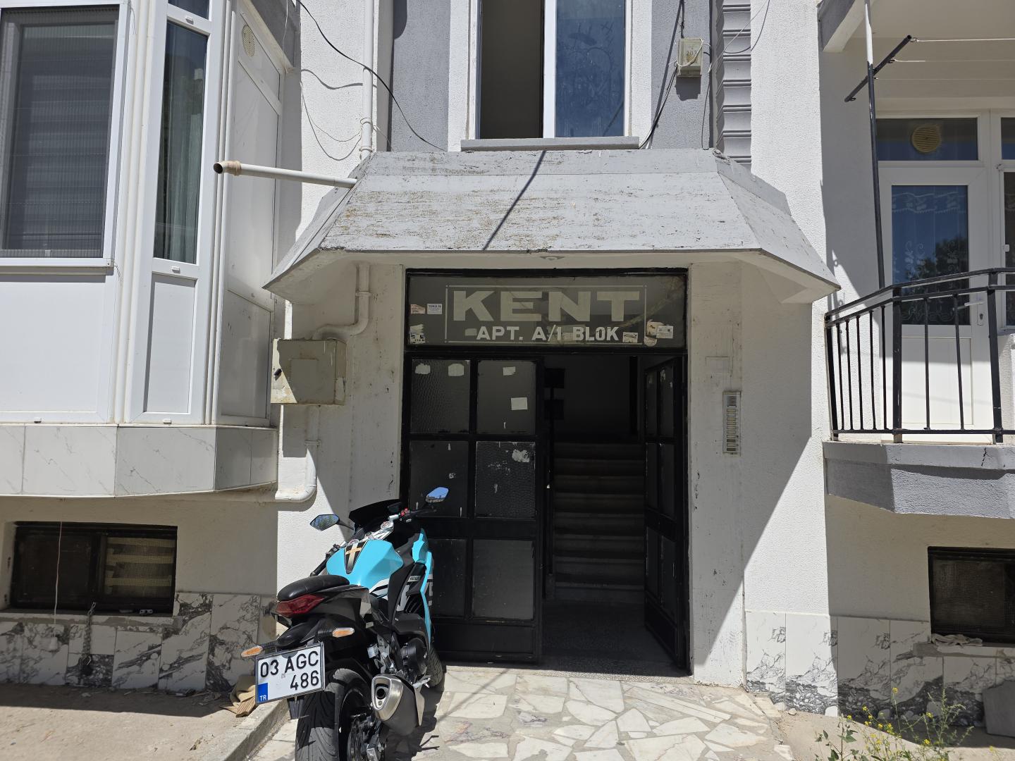 Plaza'dan Perşembe Pazarı Yakını AraKat Güney Cephe Eşyasız - Resim 3