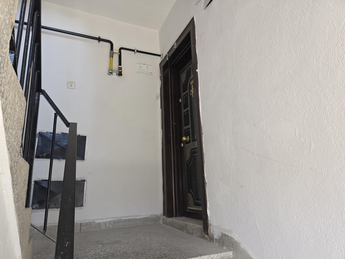 Plaza'dan Perşembe Pazarı Yakını AraKat Güney Cephe Eşyasız - Resim 4
