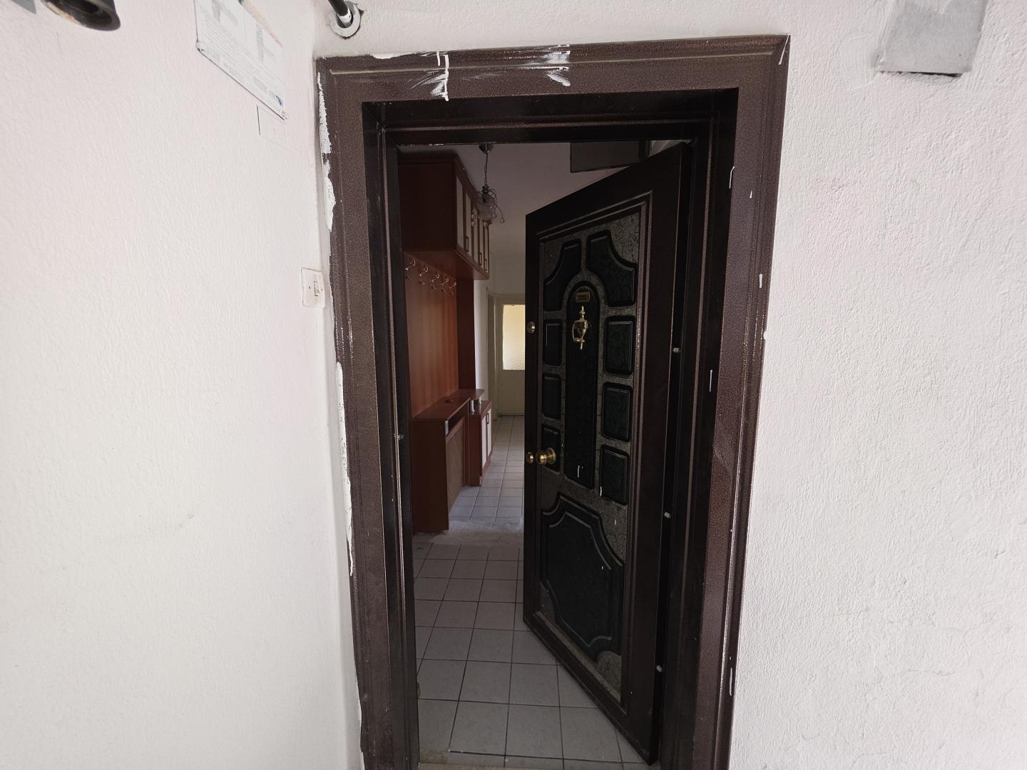 Plaza'dan Perşembe Pazarı Yakını AraKat Güney Cephe Eşyasız - Resim 5
