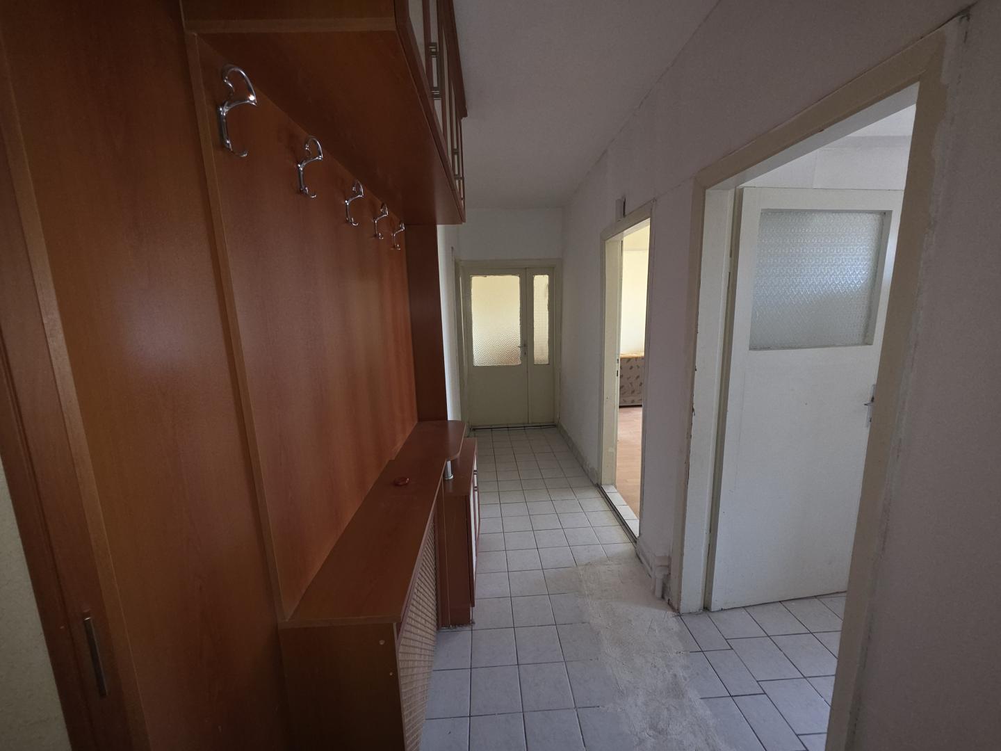 Plaza'dan Perşembe Pazarı Yakını AraKat Güney Cephe Eşyasız - Resim 6