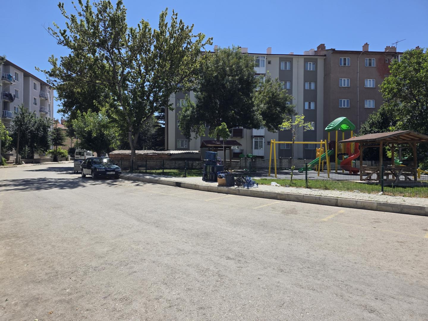 Plaza'dan Perşembe Pazarı Yakını AraKat Güney Cephe Eşyasız - Resim 21