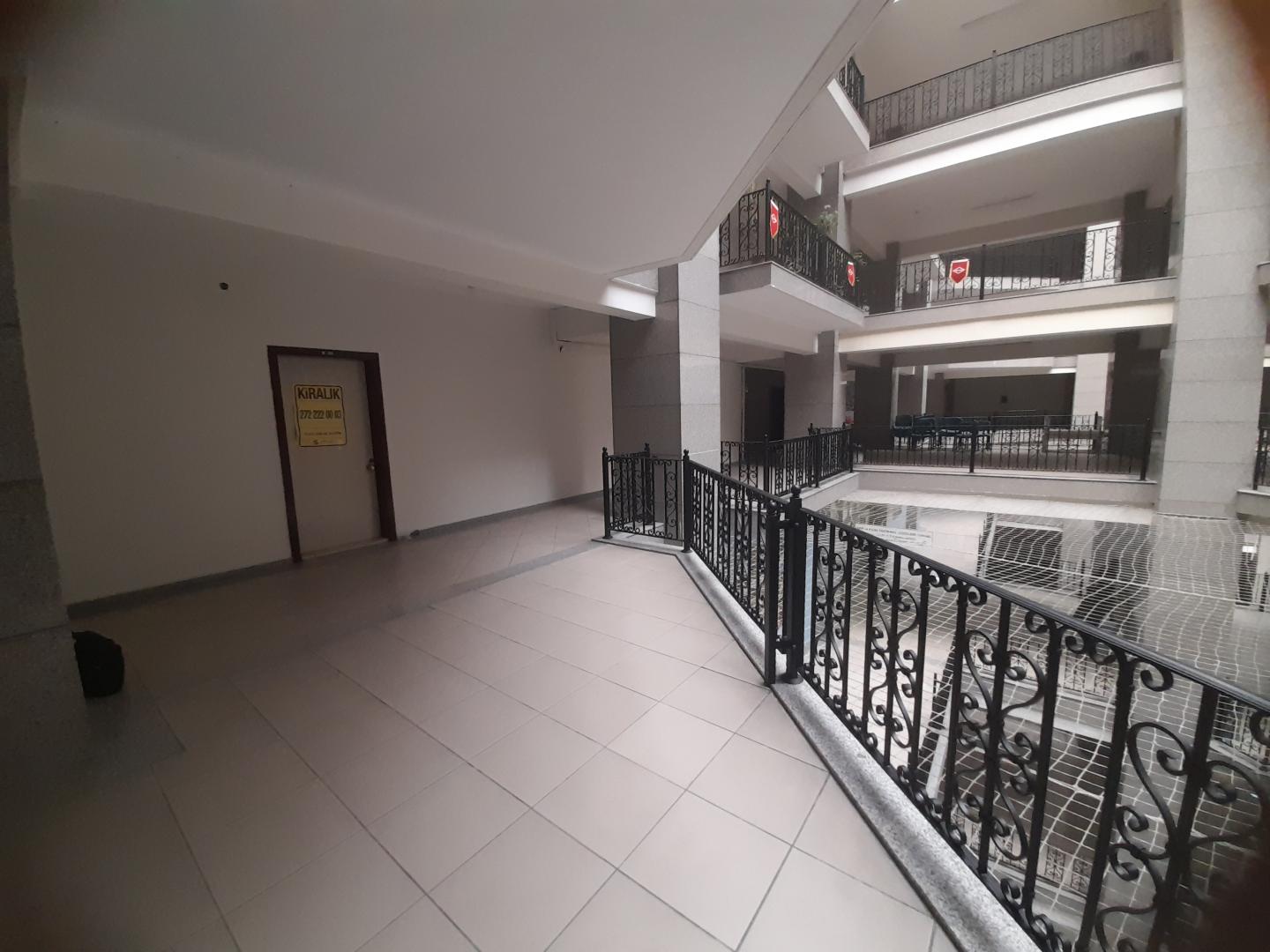 PLAZA EMLAK KİRALIK KARAMAN İŞ MERKEZİNDE WC VE MUTFAKLI OFİS - Resim 2