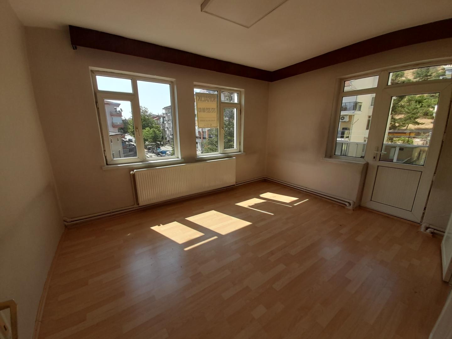 PLAZA EMLAK ZAFER M. ARAKAT BAKIMLI KİRALIK  3+1 DAİRE - Resim 6