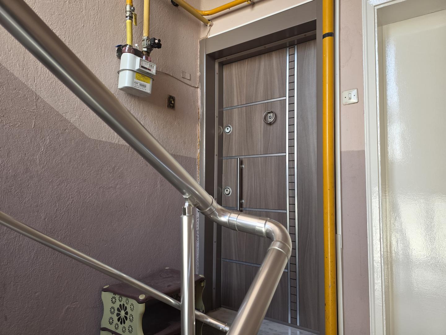 Plaza'dan Eşyalı AraKat 2+1 Bu Güzel Daire Senin Olabilir! - Resim 3