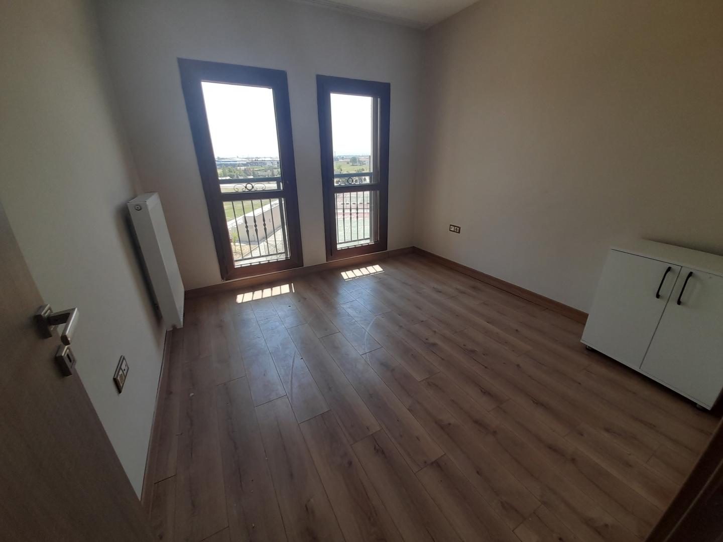 Plaza emlak  battal gazi tokilerde polis okulu yanında önü  açık liralık 2+1 daire - Resim 6