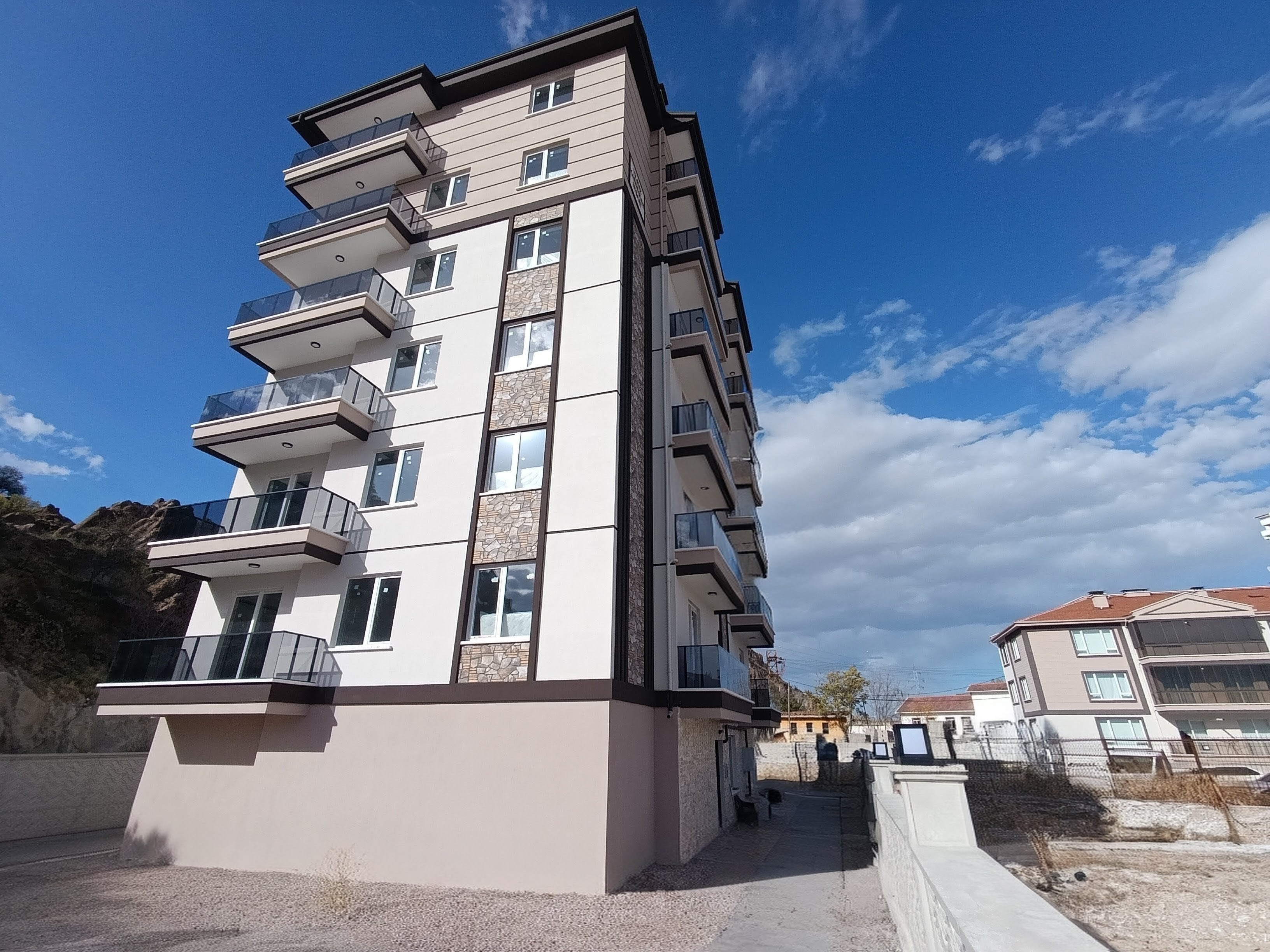 PLAZA'DAN ALİ ÇETİNKAYA'DA ARAKAT EŞYALI 1+1 LÜKS KİRALIK DAİRE - Resim 6