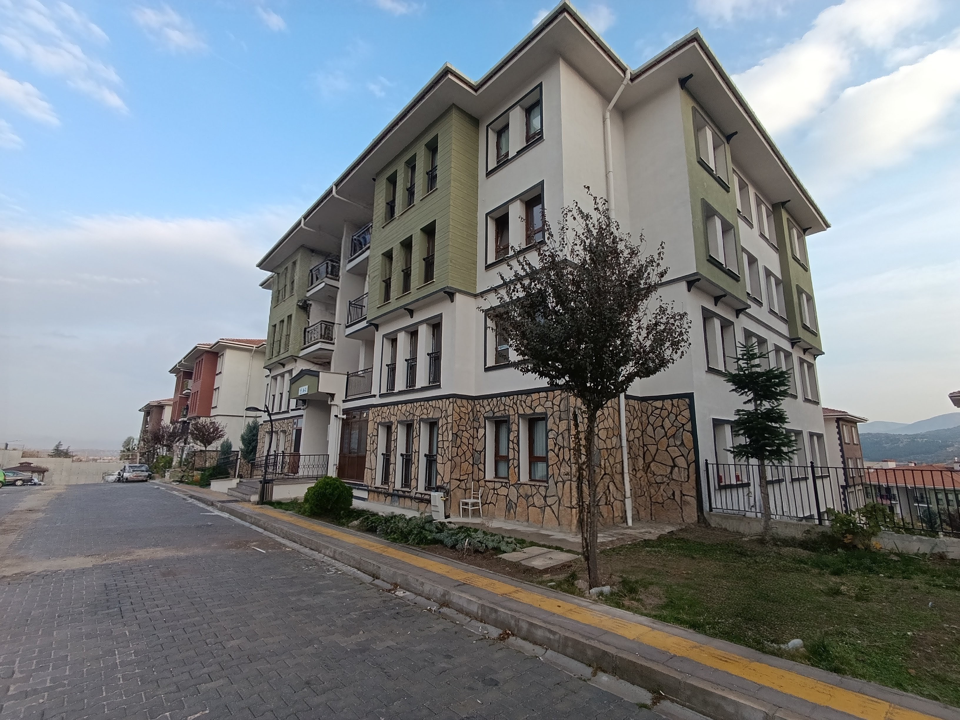 PLAZA'DAN SADIKBEY TOKİ'DE DOĞALGAZLI 3+1 SATILIK DAİRE - Resim 2